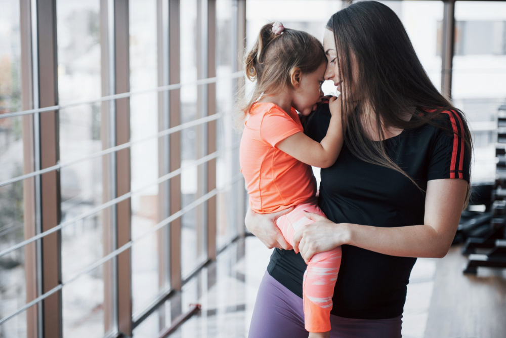 Träningstips för mammor – så får du in träningen i vardagen
